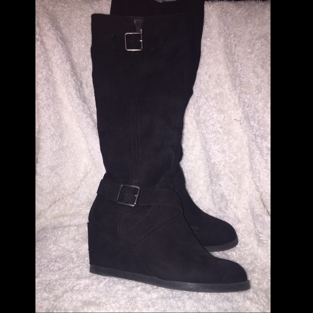 Black wedge boot!